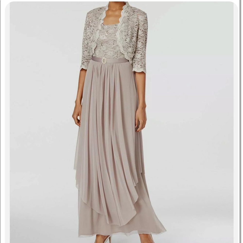 Sequined mother of the bride dress. Women’s size 4-6 stretchy. R&M Richards.